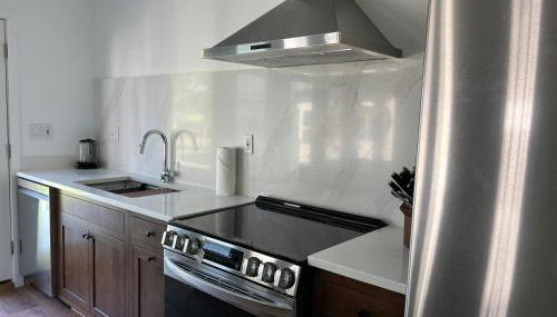 Private Cottage - Panoramic River Views, Near Casino and Downtown - Foto 5, stove, dishwasher