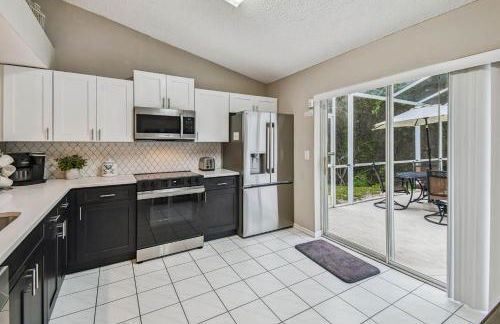 THIS IS PARADISE FOUND! Private In-Ground Pool Home, Views, Near Dis, NO Steps, LOW Rates! - Foto 118