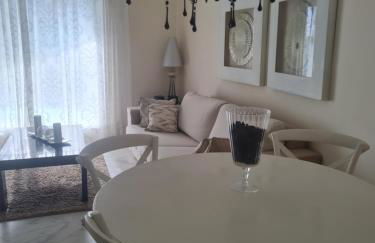 Elegant 2-Bedroom Apartment in Benidorm with Private Pool and Scenic Garden Views - Photo 19