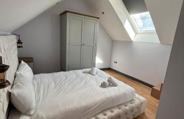 Luxurious, Unique & Elegant Cottage with Hot Tub - Foto 20