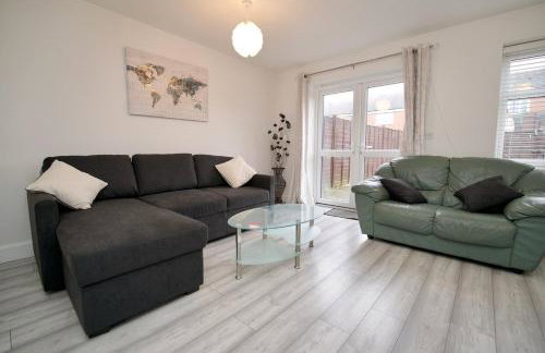 Clothier House - Stylish 3Bed Haven, WiFi & Driveway Parking - Foto 5