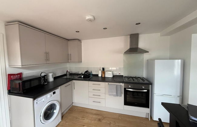 One Bedroom Flat, Sleeps 4, Balcony & Free Parking - Foto 10