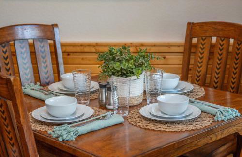 Riverfront Little Red Cabin, Hot Tub, World-class Trout Fishing, Views & Boat Access - Photo 33