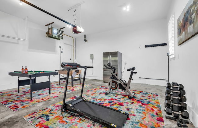 Family Retreat With Autumn Views and Fireplace - Photo 29