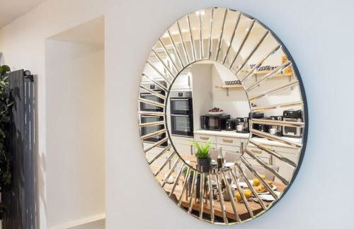 Luxurious 3 Bedroom Apartment in Park Estate - Photo 8