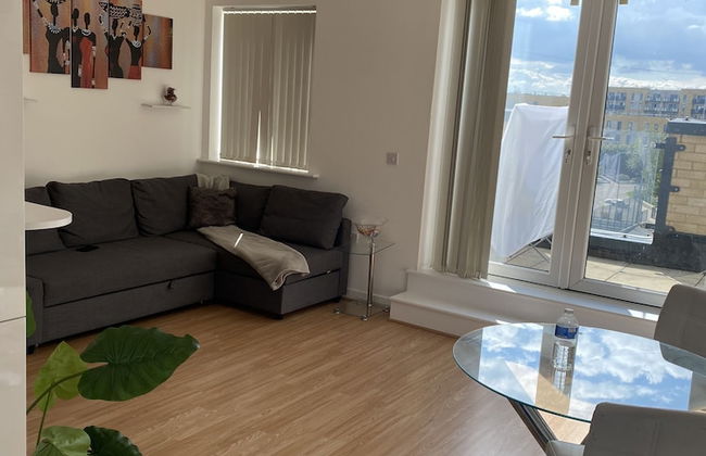 Captivating 1-bed Apartment in Barking - Photo 22