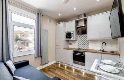 Charming 2-bed Apartment - Foto 2