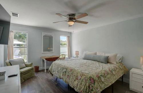 HIDDEN GEM - Family Friendly Pool Home -Welcome - Photo 14