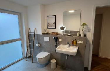 REMA Homes - 180x200 Bett Küche Bad 50'' TV Tiefgarage - Foto 16