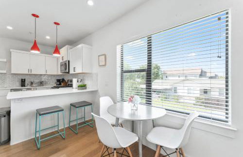 Luxe East Downtown 3BR Condo, Walk to Bars, Restaurants, Shops - Foto 30