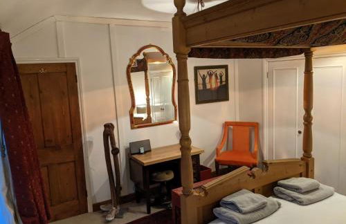 Lovely Stable mews in hidden location - Photo 10