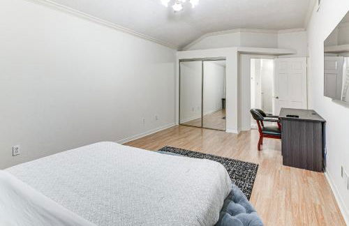 Extended Stay in Sugar Land! Family Home with Yard - Foto 13