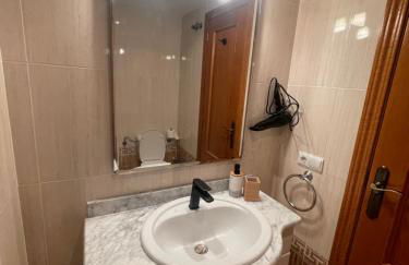 Traveler's Beach Apartment with sea view, free coffee & parking - Photo 8