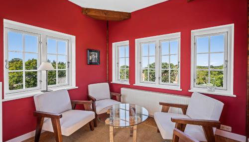 GUT KLETKAMP "Storchennest" - Ferienwohnung im Schlossturm mit 3 Schlafzimmern I Panorama-Turmzimmer mit Naturblick I Gemeinschaftsgarten I 15 Min zur Ostsee I Küche I Parkplatz I WLAN - Foto 3