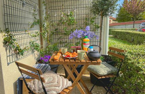 La Voulzie Appartement - Proche centre avec parking privé - Foto 19