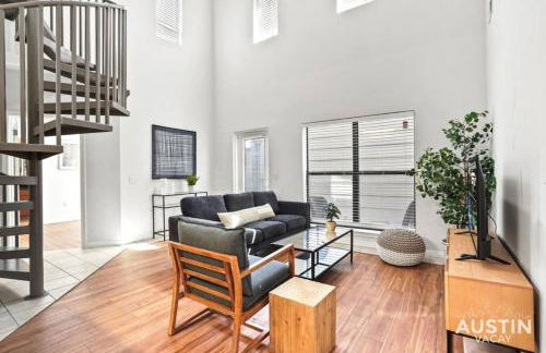 Spiral Stairs to Loft Bedroom Balcony with Shade - Foto 9