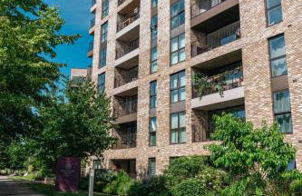 Modern 2 Bedroom with Superking Bed & Balcony views Near Wembley - Foto 6