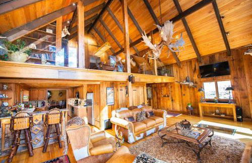 LUXURY!! Hot Tub, Pool Table, River & Petting zoo? - Foto 9