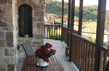 Venetia's Stone House - Photo 11