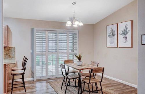 Cozy Getaway with King Bed, BBQ & Spacious Backyard - Photo 8