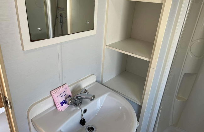 Budget 3 Bedroom Caravan With Decking at Heacham - Photo 5