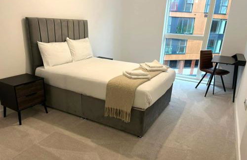 1 Bed Serviced Apartment Bracknell 5 mins from station - Photo 2