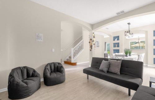 Large Spacious Home w Private Pool & Hot Tub - Photo 20