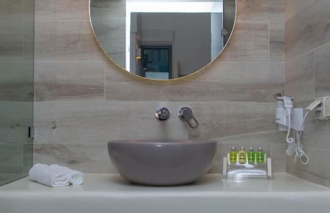 Naxos Riviera Suites - Photo 32