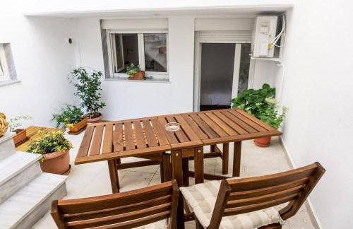 Dimitra's cosy studio in old town with backyard - Foto 23