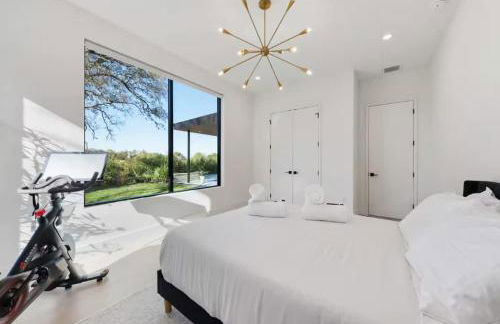 Barton Springs Luxe Heated Pool Spa Sleeps 16 - Photo 53