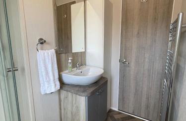 Elegant Lodge in Peaceful Holiday Resort - Photo 13