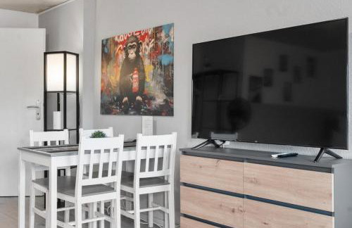 DG - Einfach aber sehr komfortabel - Wohnung für bis zu 12 Personen - Gruppen, Messe, Monteure, Studenten - Voll ausgestattet - 3 Smart-TV 55 Zoll Netflix, 1000 Mbit WLAN, voll ausgestattete Küche - Foto 13