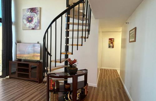 Downtown 2BR Huge Patio Free parking WiFi - Foto 7