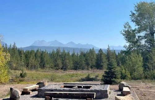 Secluded Cabin in Polebridge, Montana, with Fantastic Views of Glacier National Park - Dream Glamping Experience - Photo 11