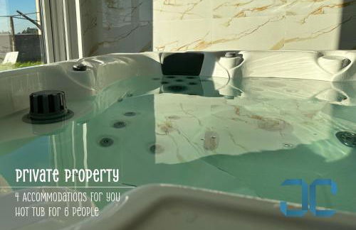 Arada Property - 4 Houses in 1 Private Property, Free Parking and Hot Tub - Foto 1