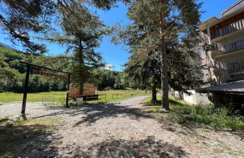 La Source Blanche Saint Jean Montclar - Foto 10