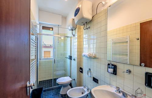 Beaches 1 min away - Free WiFi - Smart TV - AC - Foto 18