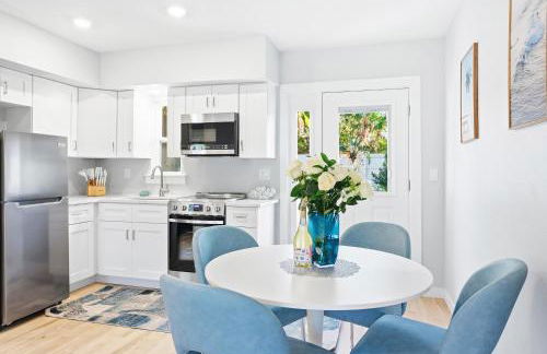 Siesta Key, Heated Pool, Dock on Lagoon, Turtle Beach 1 mile and Crescent Beach 2 miles, 1bdr - Foto 9