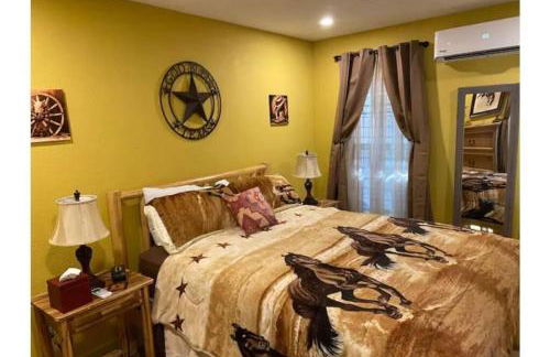 Stockyards-Walk 1 Block to StockYards-Cowboy Cabin - Photo 8