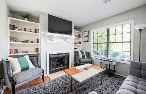 Vibrant Family Retreat~Sleeps 8~2 Kings~ Game Room - Foto 8