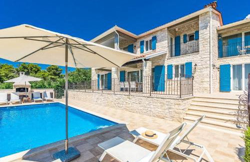Villa Sterpazzi near Poreč with heated private pool, sea view, jacuzzi and sauna - Foto 4