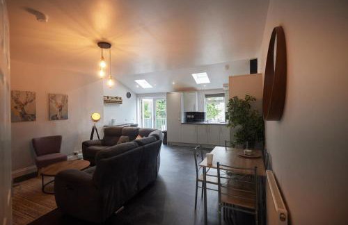 A stunning And Slick Escape - Photo 1