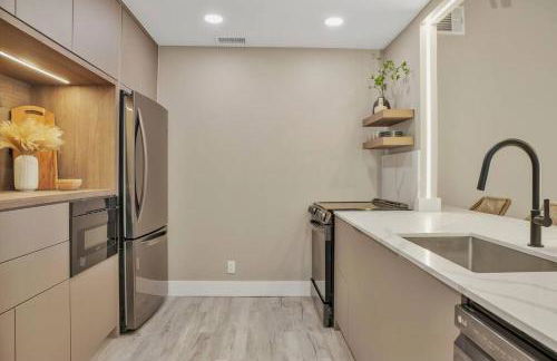 Stunning 2 Story Villa with Pool - Photo 24