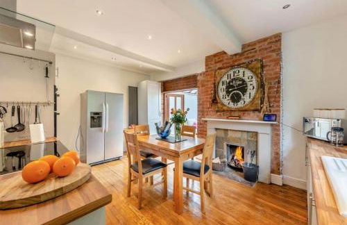 Luxury Country Escape with Hot Tub perfect for Friends and Families - Photo 7