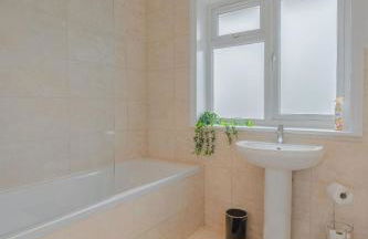 Cosy 3BR House by D3 Short Stay, Sleeps 8, Free on-site Parking & Garden - Foto 31