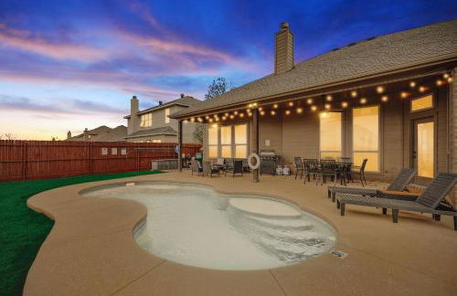 5-Bed 2-Bath with Pool & Backyard Retreat - Foto 38