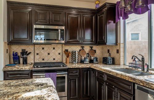 Coachella Play - 6BR Multi-Gen Fun Zone and Retreat with free heated pool - Foto 19