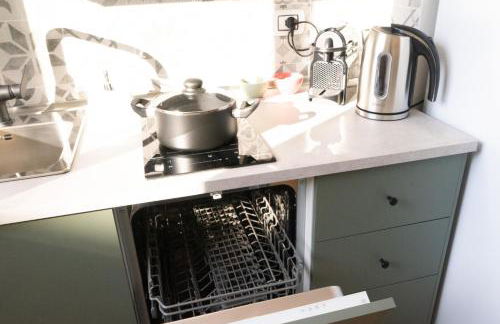 Arcimboldi's Nest - Close to Metro and Train - Foto 15