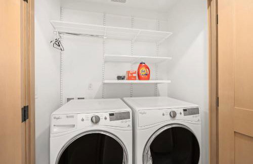 Luxury 6 BR Mansion w Water Views & Walk to Beach - Foto 29