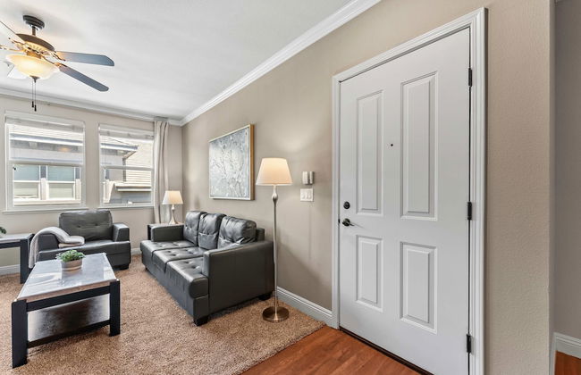 New Stylish 1BR Apt With Heated Pool Gym Yoga Studio - Foto 30